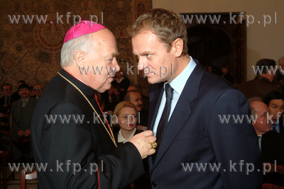 Arcybiskup Tadeusz Goclowski i Donald Tusk na inauguracyjnej...