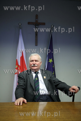 Uroczyste przekazanie Lechowi Wałęsie biura w ECS....