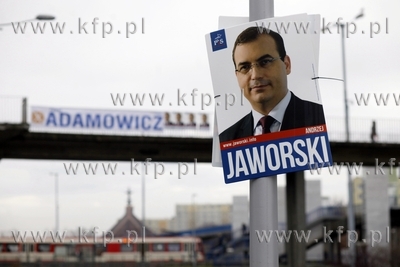 Plakaty wyborcze Pawla Adamowicza i Andrzeja Jaworskiego...