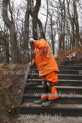 Remont schodow pod wzgorze Pacholek w Gdansku Oliwie.
26.11.2014
fot....