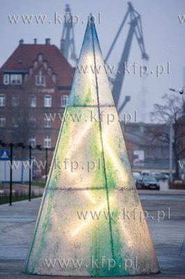 Gdansk. Plac przed Europejskim Centrum Solidarnosci....