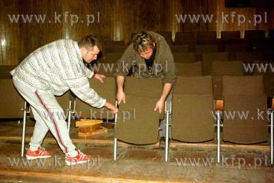    Demontaz krzesel na widowni Teatru Wybrzeze w Gdansku....