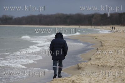 Plaża w Gdańsku Brzeźnie. Wietrzna pogoda nie odstraszyła...