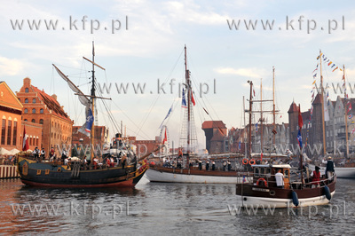 Inscenizacja bitwy morskiej na wodach Motlawy w Gdansku...