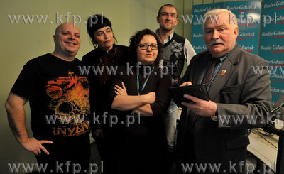 Lech Walesa w Radio Gdansk. Od lewej: prowdzacy poranny...
