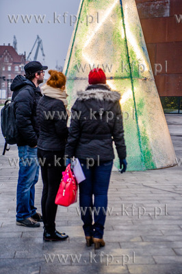 Gdansk. Plac przed Europejskim Centrum Solidarnosci....